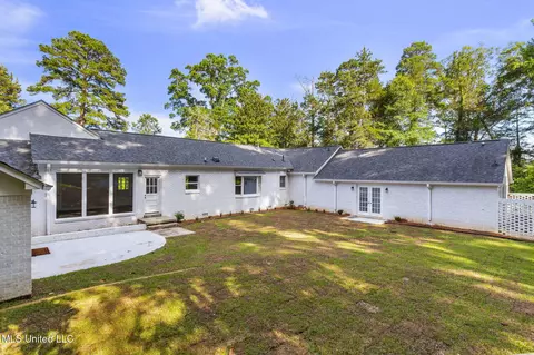 Exterior - 112 Louis Wilson Dr, Brandon, MS 39042 photo 6 of 10