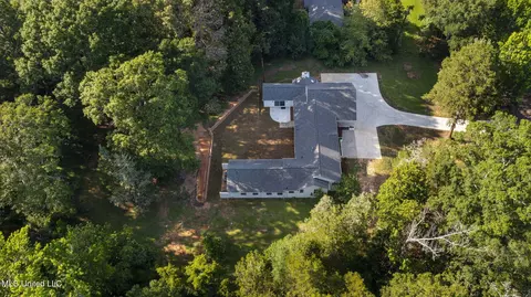 Exterior - 112 Louis Wilson Dr, Brandon, MS 39042 photo 9 of 10