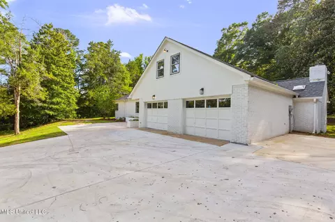 Exterior - 112 Louis Wilson Dr, Brandon, MS 39042 photo 3 of 10