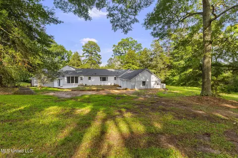 Exterior - 112 Louis Wilson Dr, Brandon, MS 39042 photo 4 of 10