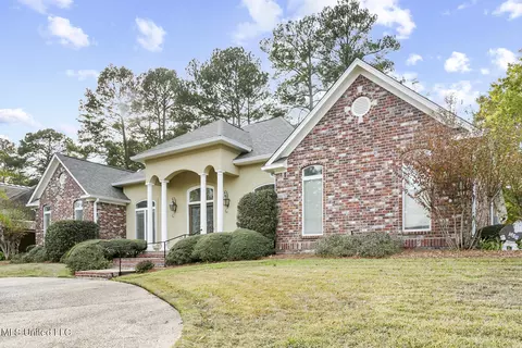 620 Wendover Dr, Ridgeland, MS 39157