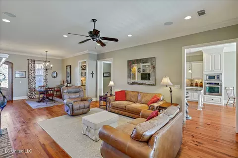 Living - 157 Harbor View Dr, Madison, MS 39110 photo 5 of 5