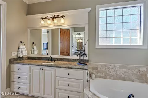 Bath - 157 Harbor View Dr, Madison, MS 39110 photo 4 of 6