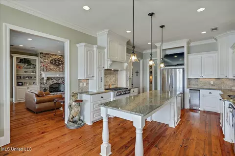 Kitchen - 157 Harbor View Dr, Madison, MS 39110 photo 3 of 5