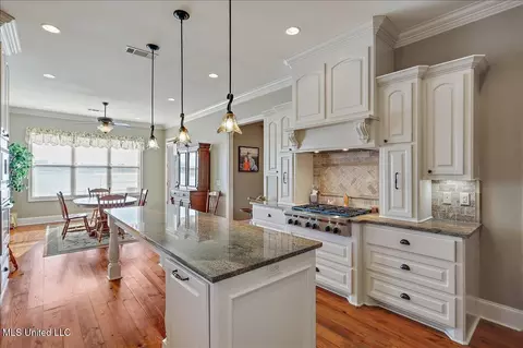 Kitchen - 157 Harbor View Dr, Madison, MS 39110 photo 2 of 5