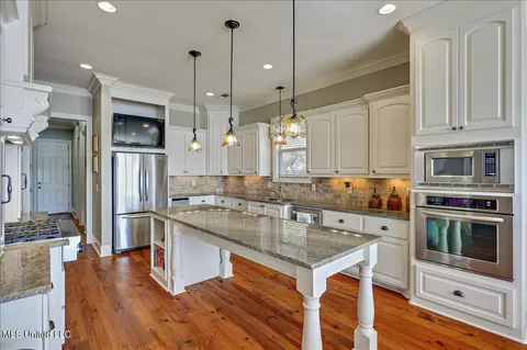 Kitchen - 157 Harbor View Dr, Madison, MS 39110 photo 4 of 5