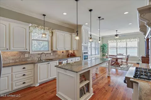 Kitchen - 157 Harbor View Dr, Madison, MS 39110 photo 1 of 5
