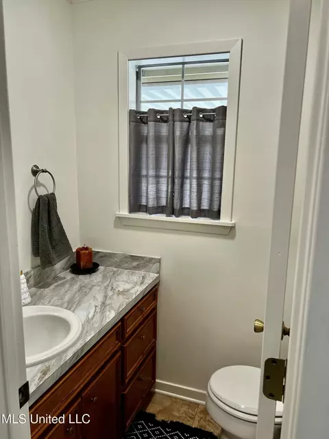 Bath - 133 Mcgee Ln, Florence, MS 39073 photo 2 of 5