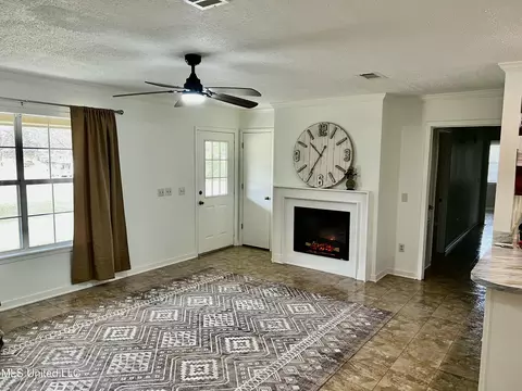 Living - 133 Mcgee Ln, Florence, MS 39073 photo 2 of 5