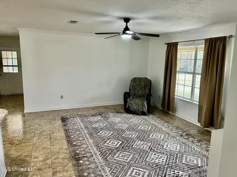 Living - 133 Mcgee Ln, Florence, MS 39073 photo 3 of 5