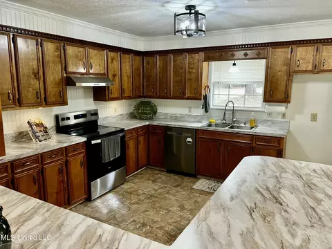Kitchen - 133 Mcgee Ln, Florence, MS 39073 photo 2 of 6