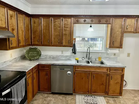 Kitchen - 133 Mcgee Ln, Florence, MS 39073 photo 5 of 6