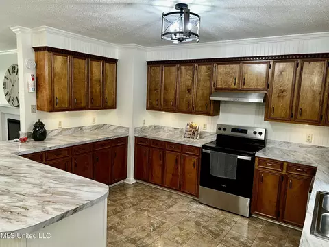 Kitchen - 133 Mcgee Ln, Florence, MS 39073 photo 3 of 6