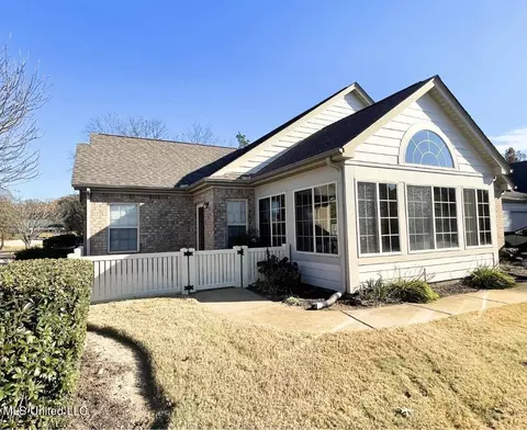 8935 Oak Branch Ln, Olive Branch, MS 38654