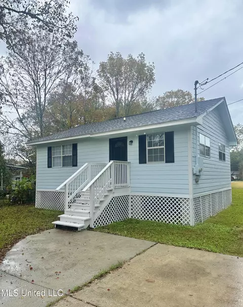 2306 Lewis Ave, Pascagoula, MS 39567