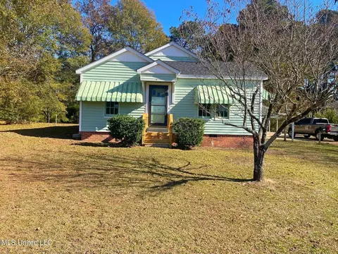 717 Pecan Ave, Philadelphia, MS 39350