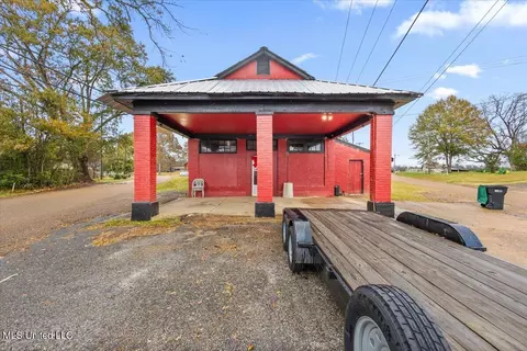 600 Greensboro St, Winona, MS 38967