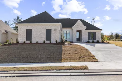 201 Lakecrest Dr, Madison, MS 39110