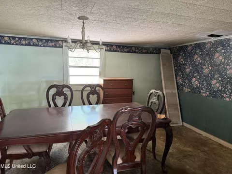 Dining - 871 King Bee Rd, Perkinston, MS 39573 photo 3 of 3