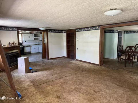 Living - 871 King Bee Rd, Perkinston, MS 39573 photo 2 of 2