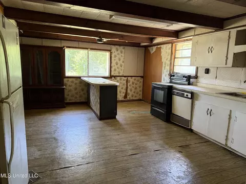 Kitchen - 871 King Bee Rd, Perkinston, MS 39573 photo 4 of 4