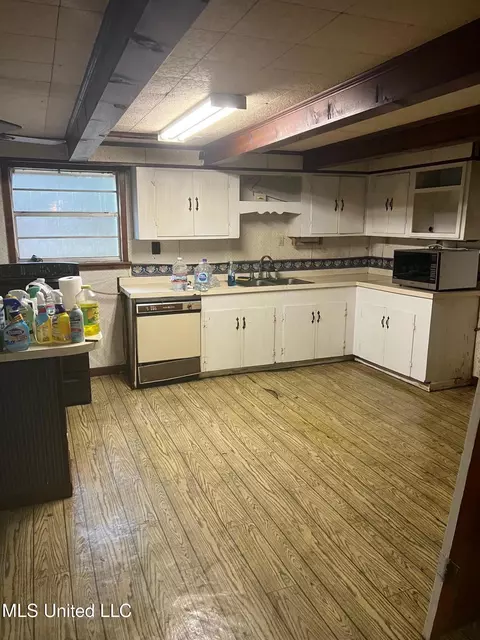 Kitchen - 871 King Bee Rd, Perkinston, MS 39573 photo 1 of 4