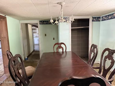 Dining - 871 King Bee Rd, Perkinston, MS 39573 photo 2 of 3