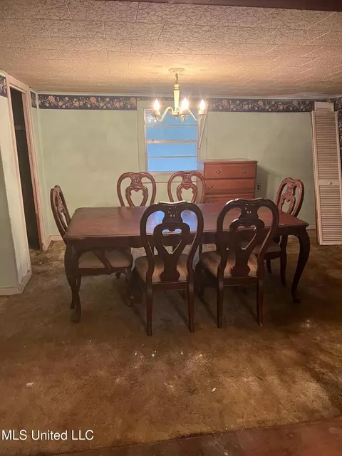 Dining - 871 King Bee Rd, Perkinston, MS 39573 photo 1 of 3