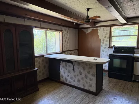 Kitchen - 871 King Bee Rd, Perkinston, MS 39573 photo 2 of 4