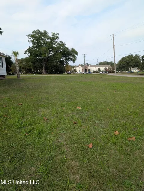 Central Street, Gulfport, MS 39501