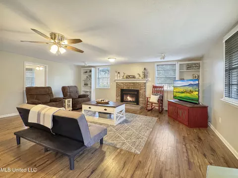 Living - 4505 Old Jackson Rd, Terry, MS 39170 photo 2 of 3