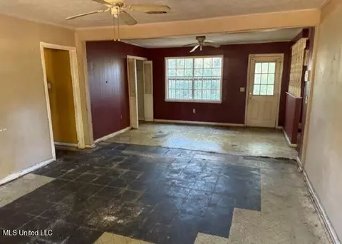 Living - 444 W Hill Dr, Jackson, MS 39209 photo 1 of 2