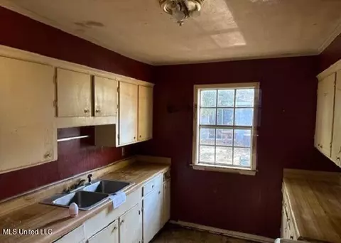 Entry Way - 444 W Hill Dr, Jackson, MS 39209 photo 3 of 3
