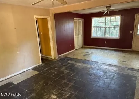 Living - 444 W Hill Dr, Jackson, MS 39209 photo 2 of 2
