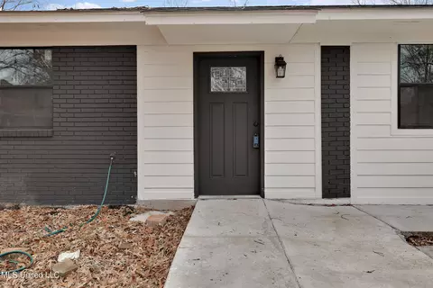 Exterior - 705 Lindale St, Clinton, MS 39056 photo 2 of 4