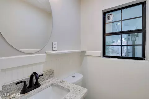 Bath - 705 Lindale St, Clinton, MS 39056 photo 3 of 3