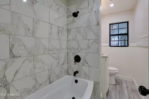 Bath - 705 Lindale St, Clinton, MS 39056 photo 2 of 3