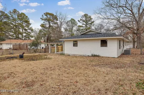 Exterior - 705 Lindale St, Clinton, MS 39056 photo 4 of 4