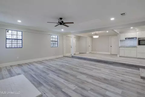 Living - 705 Lindale St, Clinton, MS 39056 photo 3 of 5