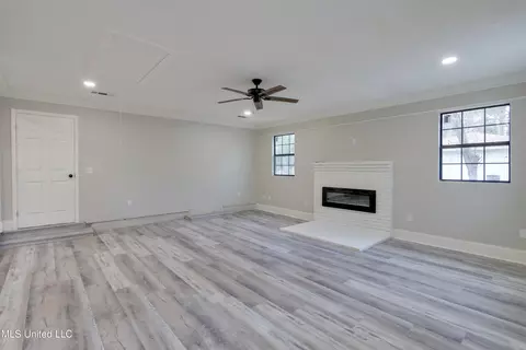 Living - 705 Lindale St, Clinton, MS 39056 photo 1 of 5