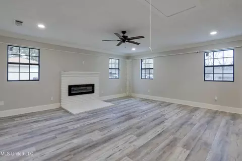 Living - 705 Lindale St, Clinton, MS 39056 photo 2 of 5