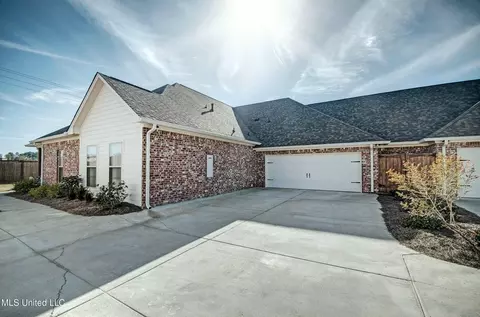 Exterior - 140 Freedom Ring Dr, Brandon, MS 39047 photo 2 of 10