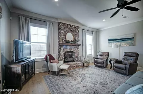 Living - 140 Freedom Ring Dr, Brandon, MS 39047 photo 1 of 3