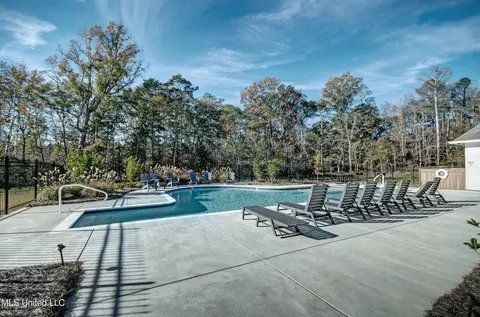 Exterior - 140 Freedom Ring Dr, Brandon, MS 39047 photo 6 of 10