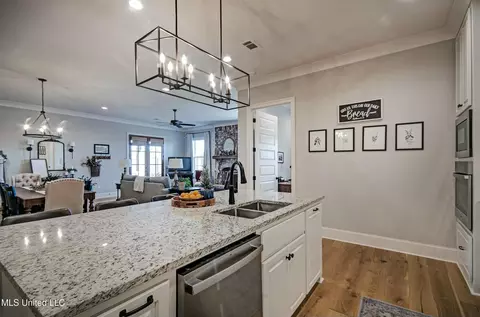 Kitchen - 140 Freedom Ring Dr, Brandon, MS 39047 photo 4 of 5