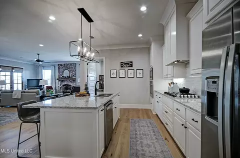 Kitchen - 140 Freedom Ring Dr, Brandon, MS 39047 photo 3 of 5