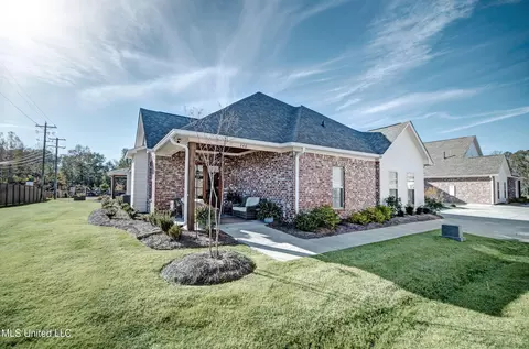 140 Freedom Ring Dr, Brandon, MS 39047
