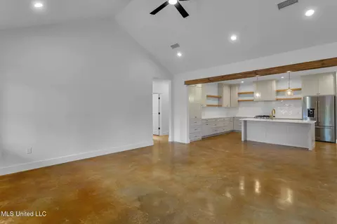 Living - 45 Westridge Dr, Brandon, MS 39047 photo 3 of 4