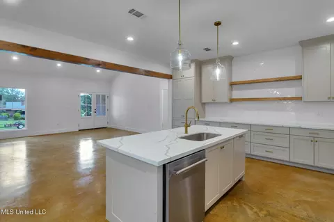 Kitchen - 45 Westridge Dr, Brandon, MS 39047 photo 2 of 3