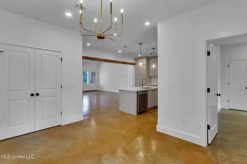 Entry Way - 45 Westridge Dr, Brandon, MS 39047 photo 1 of 2
